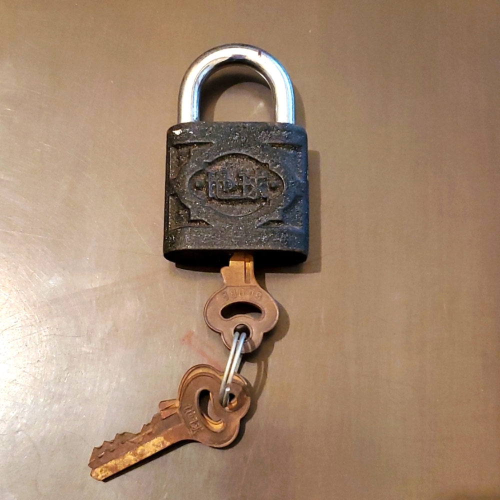 HEAVY iron GLOBE pad lock with 3 keys